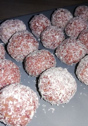 Meggyes gesztenyegolyó recept fotója