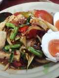 ตำหมู​ยอ​ไข่เค็ม