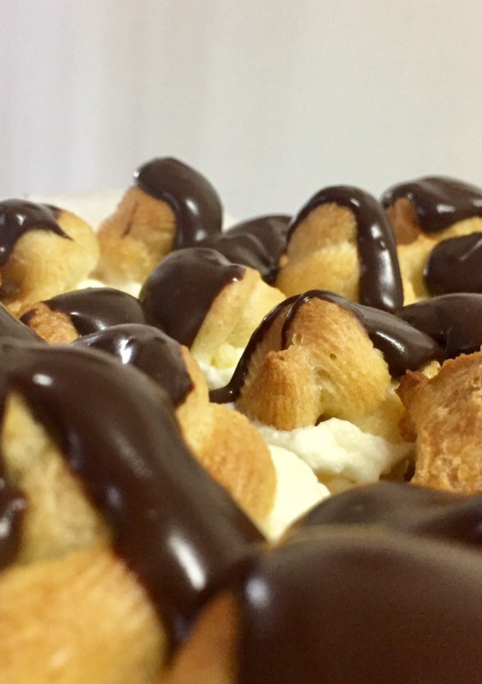 Una foto de Bocaditos de nata cubiertos de chocolate