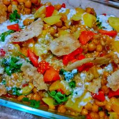 A picture of Chana chaat or chickpeas.