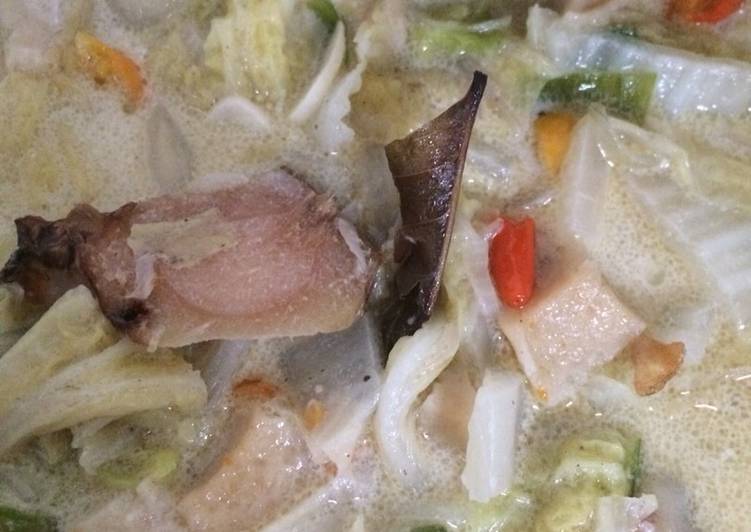 Bagaimana Menyiapkan Sawi putih baso ikan masak santan, Enak Banget