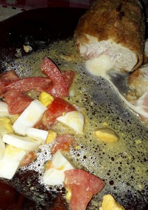 Una foto de Pechuga de pollo rellena con J&Q