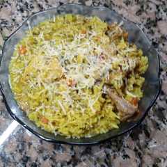 A picture of Arroz con pollo fácil y rápido.