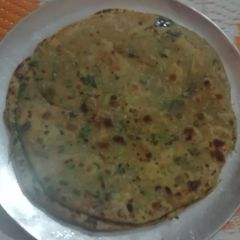 A picture of Methi paratha.