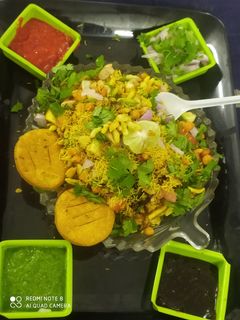 ચટપટી ભેળ (Chatpati Bhel Recipe In Gujarati) રેસીપી મુખ્ય ફોટો