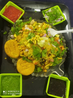 ચટપટી ભેળ (Chatpati Bhel Recipe In Gujarati) રેસીપી મુખ્ય ફોટો