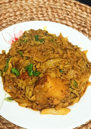A picture of Cabbage potato masala.