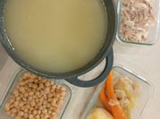 Una foto de puchero de garbanzos co carne