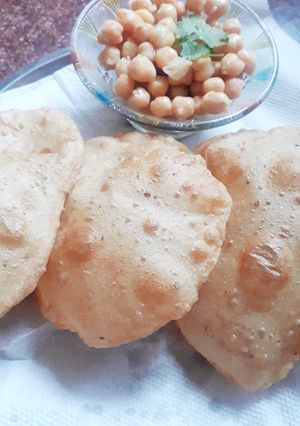 A picture of Puri with white chana.
