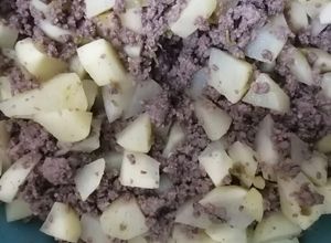 Una foto de Picadillo con papas en caldo