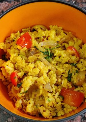 कांदा पोहा (Kanda poha recipe in hindi) रेसिपी मुख्य फोटो