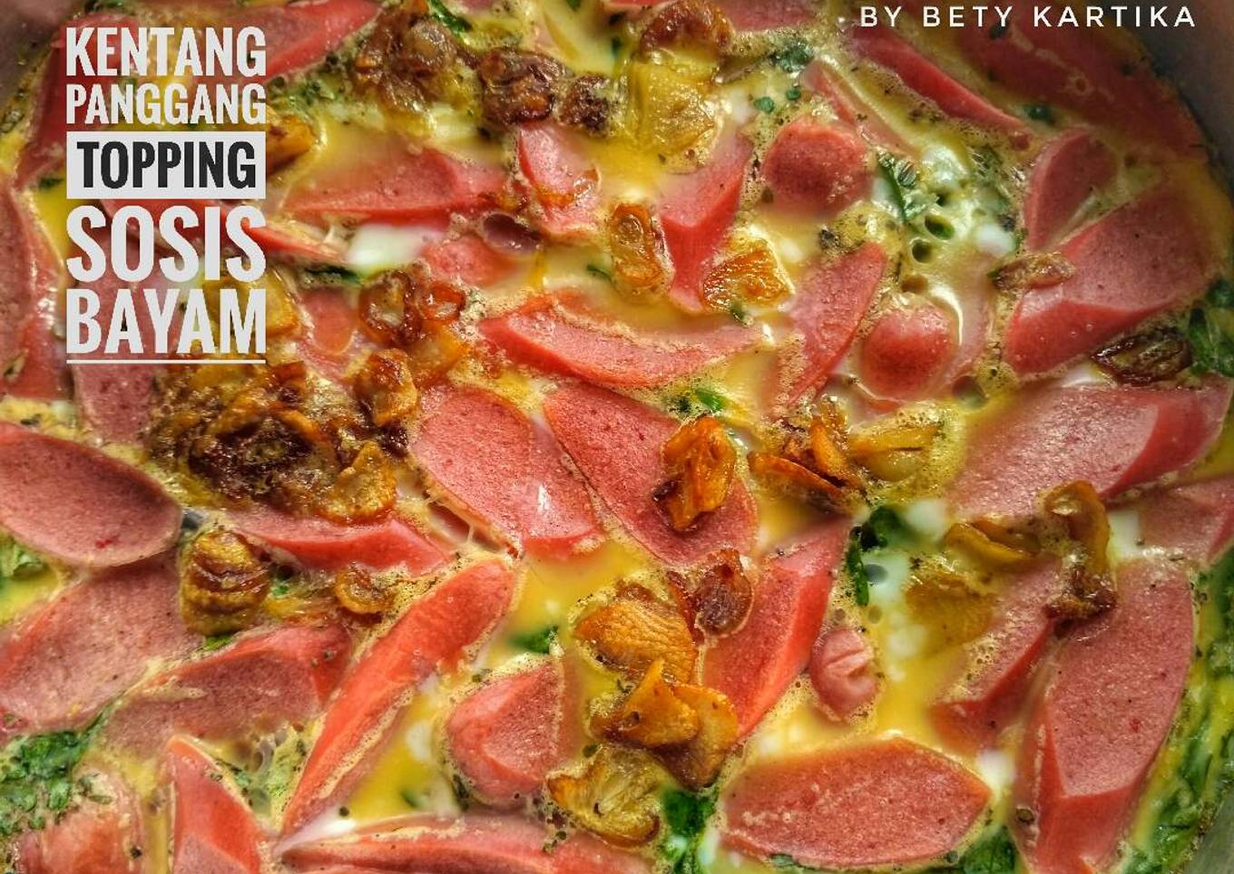 Kentang panggang topping sosis bayam