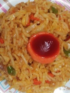 સેઝવાન રાઈસ (Schezwan Rice Recipe In Gujarati) રેસીપી મુખ્ય ફોટો