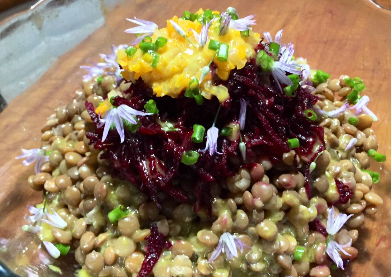 Ensalada de Lentejas, remolacha y confit de cebolla y zanahoria