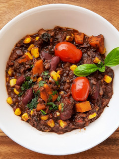 Chilis bab gombával és édesburgonyával recept fotója