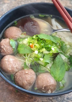 Foto resep Homemade Vietnamese Pho with short ribs and meatballs