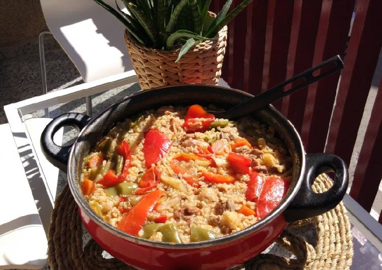 Arroz caldoso con verduras y pollo