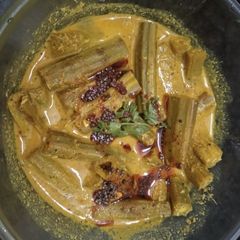 A picture of Coconut Drumstick Curry.