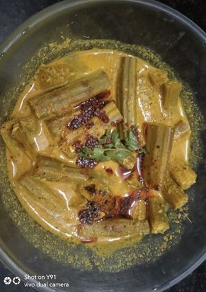 A picture of Coconut Drumstick Curry.