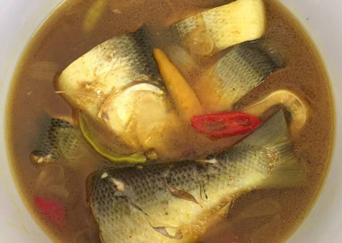 Resep Pallumara Ikan Bolu (Ikan Bandeng Masak Kuah Asam Kuning) Anti Gagal