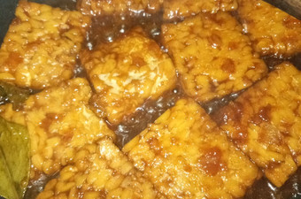 Bagaimana Menyiapkan Tempe Bacem Simpel Pemula, Lezat