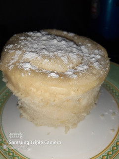 Una foto de Mug cake o bizcochuelo en taza de vainilla