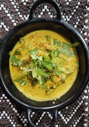 A picture of Village style creamy drumstick curry.