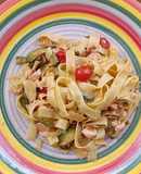 Pasta con salmón zucchini y cherry