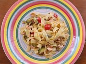 Una foto de pastas con salmon