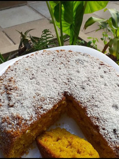 Una foto de Torta húmeda de zanahoria en sartén