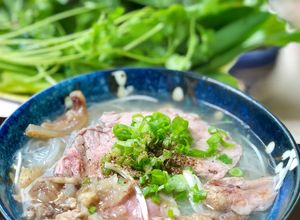Hình của món Phở Bò Tái Xối & Cách Nấu Nước Lèo Cho Trong.