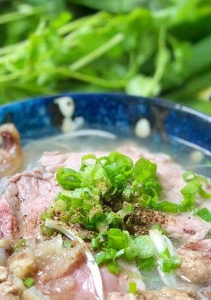 Hình của món Phở Bò Tái Xối & Cách Nấu Nước Lèo Cho Trong.