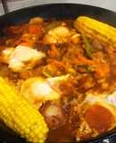 Bifes a la cacerola con tomates secos, verduras y huevo escalfado! Muy sabroso😋😋😋