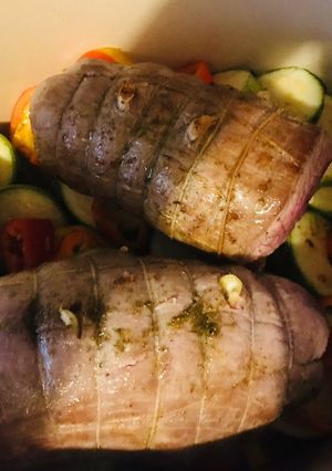 A picture of Roast beef with vegetables.