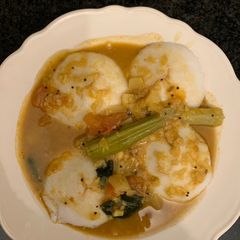 A picture of Idli and Shambhar.