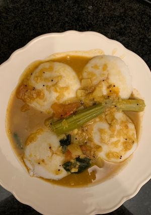 A picture of Idli and Shambhar.