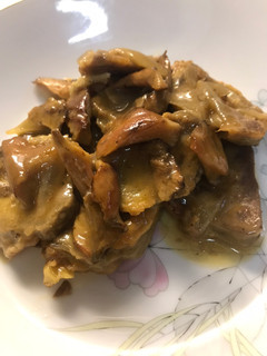 Una foto de Lengua de cerdo con cebolla y rovellón (níscalos)