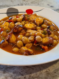 Una foto de Garbanzos con pulpo