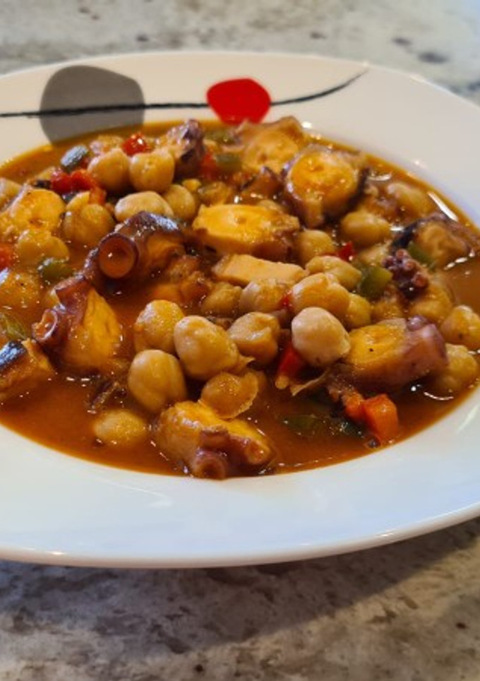 Una foto de Garbanzos con pulpo