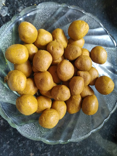 સૂંઠ અને હળદર ની ગોળી. (Shuth and haldar ni goli recipe in gujar રેસીપી મુખ્ય ફોટો