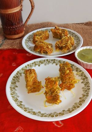 બાજરી જુવાર લોટ નાં વાટા(bajra jowar na vata recipe in Gujarati) રેસીપી મુખ્ય ફોટો
