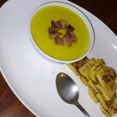 Cream of potato soup & Croutons A picture of Cream of potato soup & Croutons.