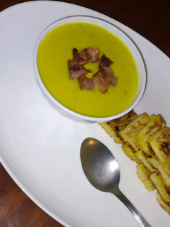 A picture of Cream of potato soup & Croutons.