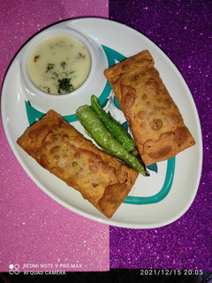 कोथिंबीर वडी (Kothimbir vadi recipe in marathi) रेसिपी चे मुख्य फोटो