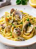 Linguine fresche cremose alle vongole e limone