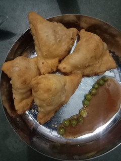 ચટણી વિથ સમોસા રેસીપી મુખ્ય ફોટો