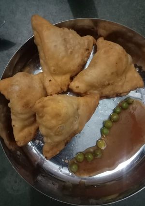 ચટણી વિથ સમોસા રેસીપી મુખ્ય ફોટો