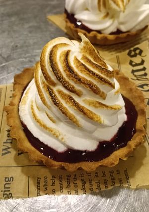Foto principal de Tartaletas con coulis de frutos del bosque y merengue