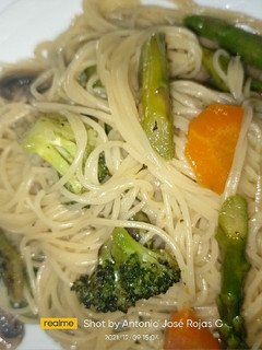 Una foto de Spaghetini con verduras