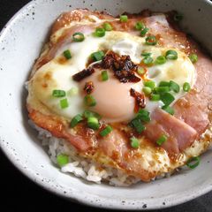A picture of Ham & Egg Rice Bowl.